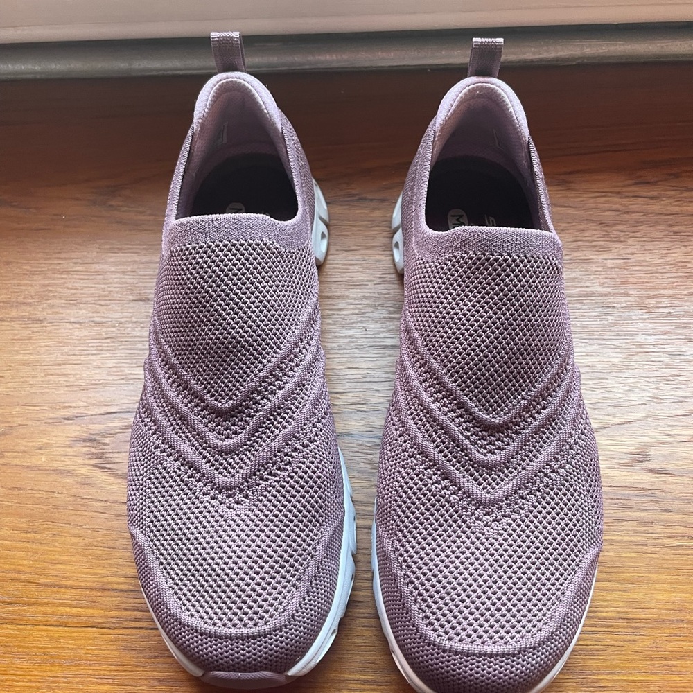 Skechers slip-on sneakers